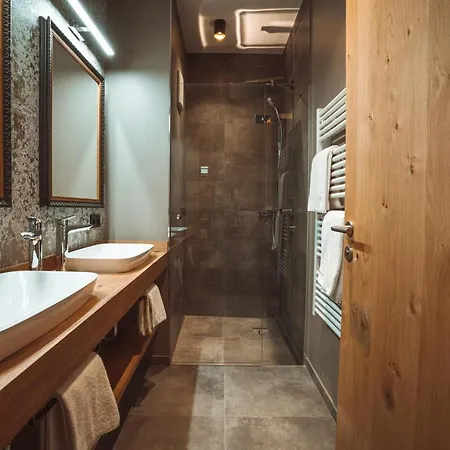 Mountainview Apartahotel 4*