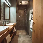 Mountainview アパートホテル 4*